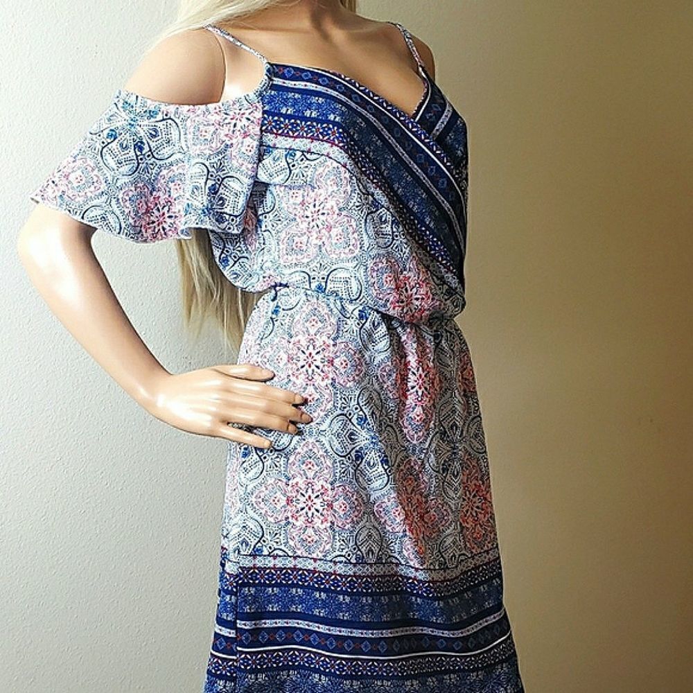 Cold Shoulder Border Print Dress - Picture 4 of 13